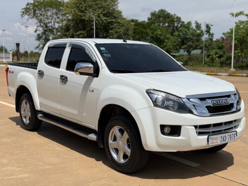ISUZU D’MAX FULL 2013 អូតូកាពីតាស់ ឆ្វេងសុីន