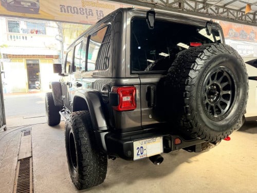 Jeep Rubicon 2019 ផ្លាកលេខ ម្ខ្លាញ់គោស្រុកខ្មែរ ទើបកាត់ប្តូរបាន 8ម៉ឺនគីឡូ ធានាឡានមិនបុកបាញ់ថ្នាំ100%