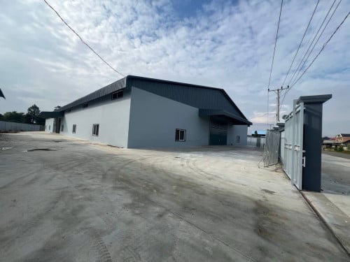 Land for sale.ឃ្លាំងនេះរៀបចំរួចរាល់ស្អាត មានទាំងការិយាល័យ