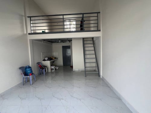 Land for sale.ឃ្លាំងនេះរៀបចំរួចរាល់ស្អាត មានទាំងការិយាល័យ