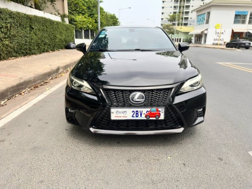 Lexus CT 200h 2011 Full option