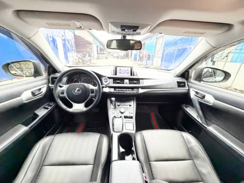 Lexus CT200h 2012 Full Premium​ ឃ្មុំ​ហ្ស៊ីន​ ឡានថ្មី​ទាំង​ក្នុង​ទាំង​ក្រៅ
