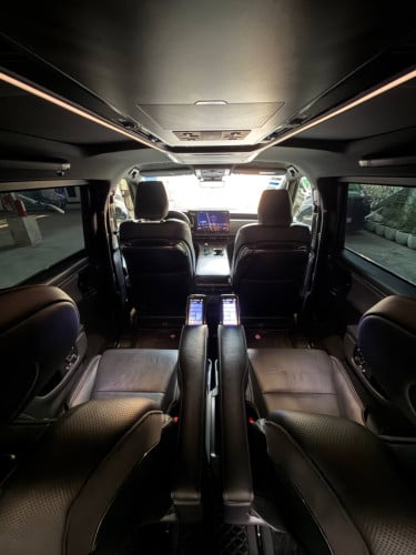 Lexus LM350