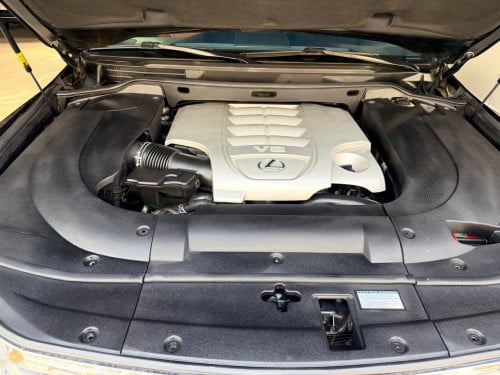Lexus LX570 2013 Spec ពណ៌ខ្មៅ អារ៉ាប់ ផ្លាក 2AM-XXXXម្ចាស់ដើម ទើបកាត់បាន ក្នុងការ៉ុត 2AM-xxxz