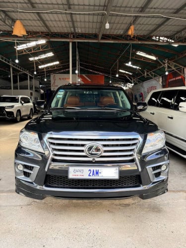 Lexus LX570 2013 Spec ពណ៌ខ្មៅ អារ៉ាប់ ផ្លាក 2AM-XXXXម្ចាស់ដើម ទើបកាត់បាន ក្នុងការ៉ុត 2AM-xxxz