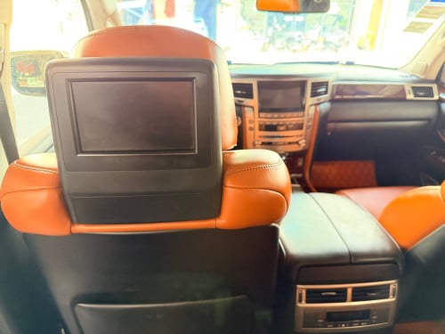 Lexus LX570 2013 Spec ពណ៌ខ្មៅ អារ៉ាប់ ផ្លាក 2AM-XXXXម្ចាស់ដើម ទើបកាត់បាន ក្នុងការ៉ុត 2AM-xxxz