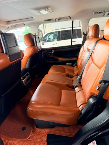 Lexus LX570 2013 Spec ពណ៌ខ្មៅ អារ៉ាប់ ផ្លាក 2AM-XXXXម្ចាស់ដើម ទើបកាត់បាន ក្នុងការ៉ុត 2AM-xxxz