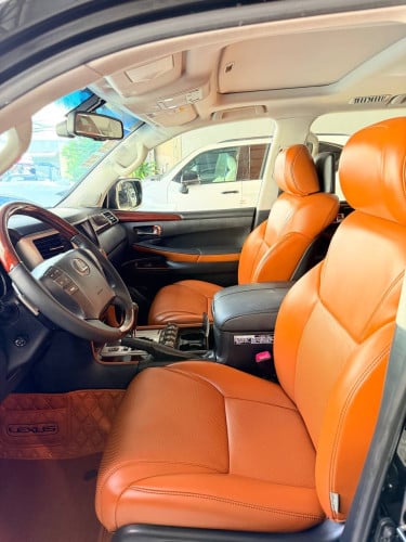 Lexus LX570 2013 Spec ពណ៌ខ្មៅ អារ៉ាប់ ផ្លាក 2AM-XXXXម្ចាស់ដើម ទើបកាត់បាន ក្នុងការ៉ុត 2AM-xxxz