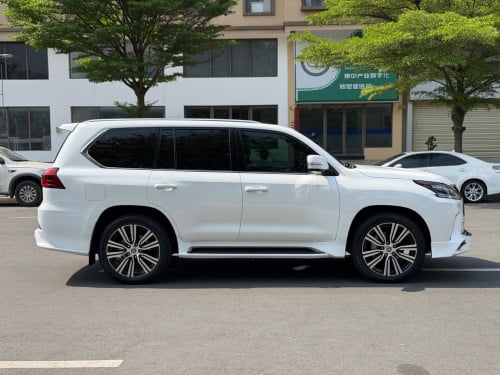 Lexus LX570 ឆ្នាំ2016 ម្ចាស់ដើម ធានាឡានស្អាត