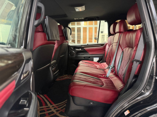 Lexus LX570