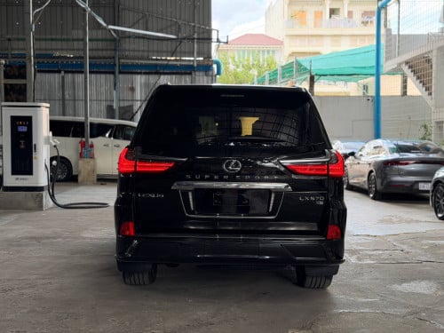 Lexus LX570