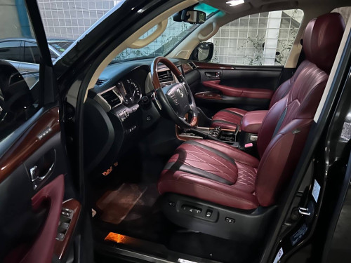 Lexus LX570