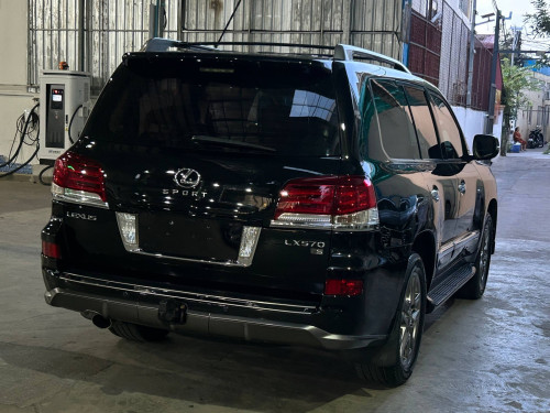 Lexus LX570