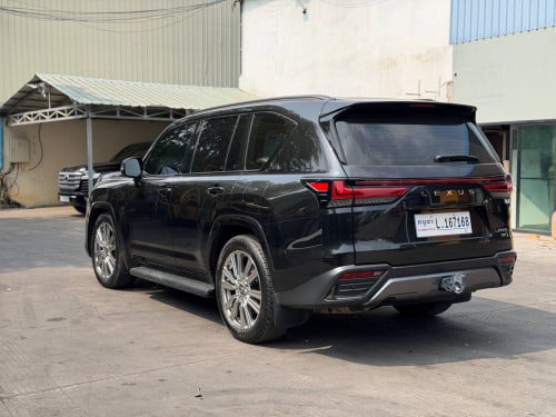 Lexus LX600 ESV VIP ARAB