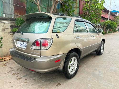 LUXUS RX300 ឆ្នាំ2002