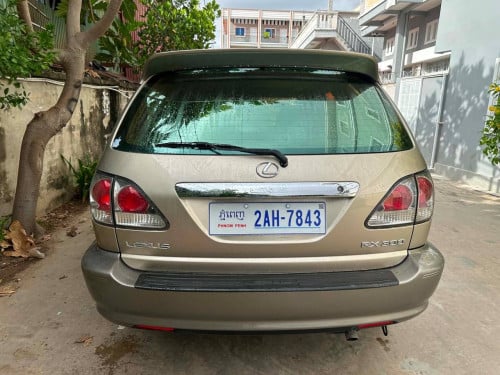 LUXUS RX300 ឆ្នាំ2002
