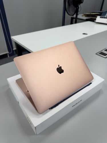 Macbook Air M1 (2020) ថ្មី99% មានប្រអប់ Charger original