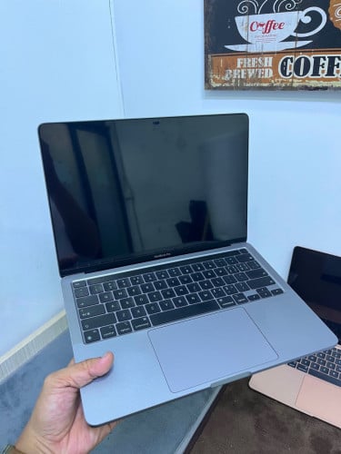 MacBook Pro M2 13-inch Memory 256G Year 2022 នៅស្អាត98%