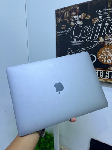 MacBook Pro M2 13-inch Memory 256G Year 2022 នៅស្អាត98%