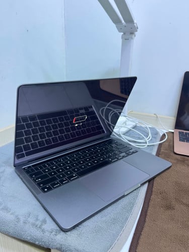 MacBook Pro M2 13-inch Memory 256G Year 2022 នៅស្អាត98%