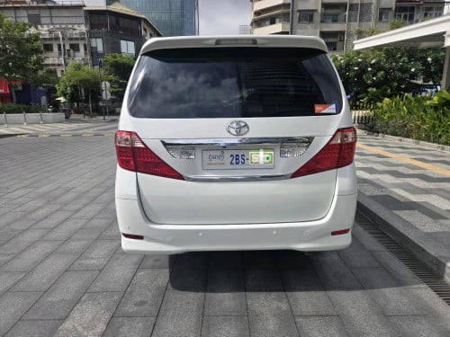 Toyota Alphard 2010