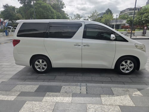 Toyota Alphard 2010