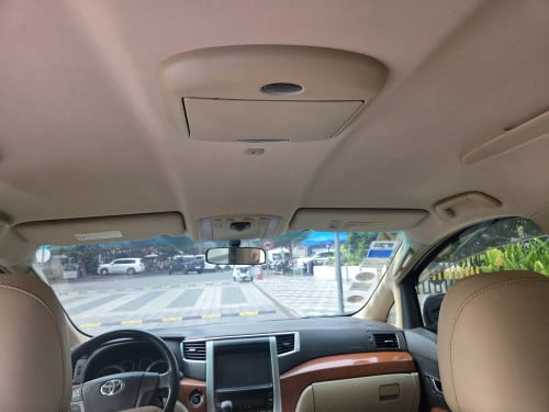 Toyota Alphard 2010