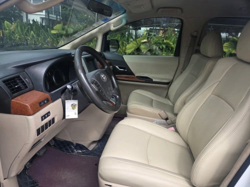 Toyota Alphard 2010