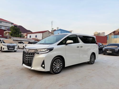 Toyota Alphard Russia