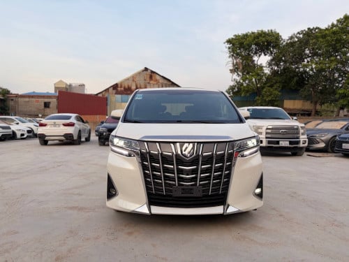 Toyota Alphard Russia