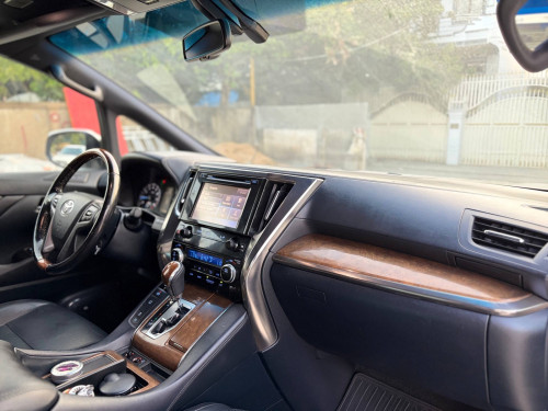 Toyota Alphard Russia