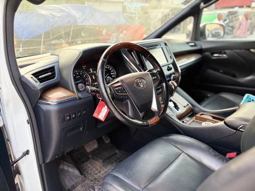 Toyota Alphard Russia