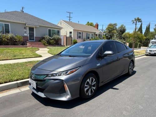 Toyota Prius Prime Full Premium 2017 ឡាន​កាលី​ ទឹក​ថ្នាំ​សុីន​មួយ​ជុំ​