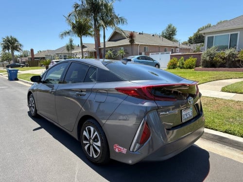 Toyota Prius Prime Full Premium 2017 ឡាន​កាលី​ ទឹក​ថ្នាំ​សុីន​មួយ​ជុំ​
