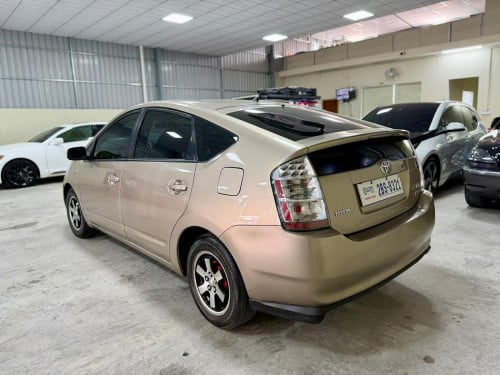 Toyota Pruis 2008 half full 11000$