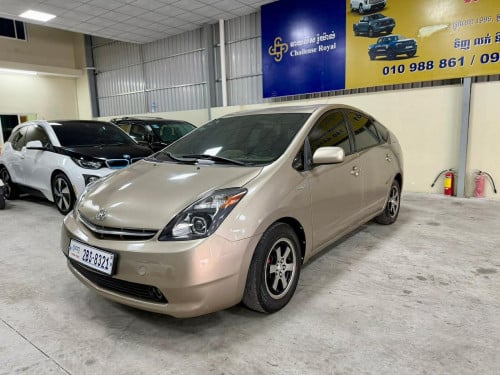 Toyota Pruis 2008 half full 11000$
