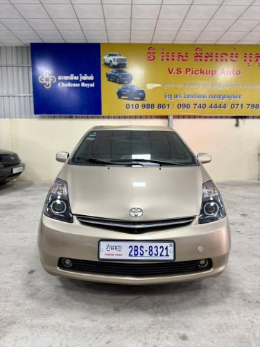 Toyota Pruis 2008 half full 11000$