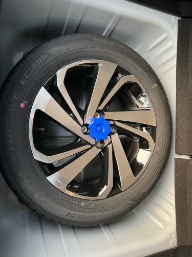 Toyota Raize 2023 ដំបូលខ្មៅ (28000គីទ្បូ) ទឹកថ្នាំហ្សុីន1ជុំ