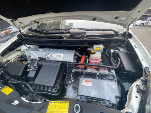 Urgent sale Toyota Prius 2010 up 2012 option4 sola