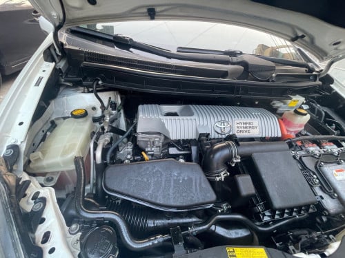 Urgent sale Toyota Prius 2010 up 2012 option4 sola