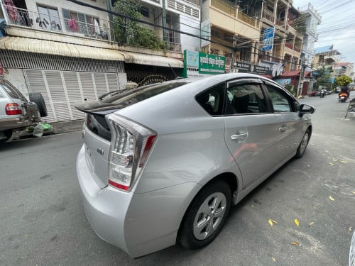 Urgent sale Toyota Prius 2011 option3 new tax paper