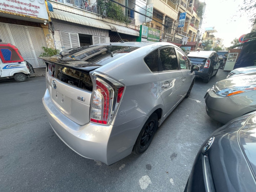 Urgent sale Toyota Prius 2012 option2 new tax paper