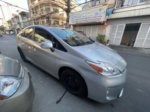 Urgent sale Toyota Prius 2012 option2 new tax paper