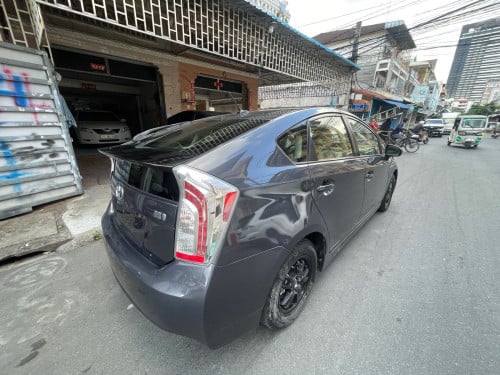 Urgent sale Toyota Prius 2012 option3 sola new tax paper