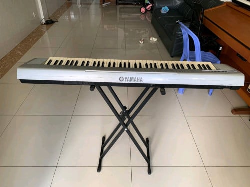 Yamaha Portable Grand NP-30.  76key