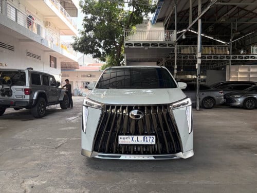 ឡានថ្មីខ្លាំង