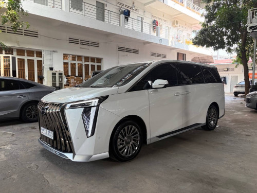 ឡានថ្មីខ្លាំង