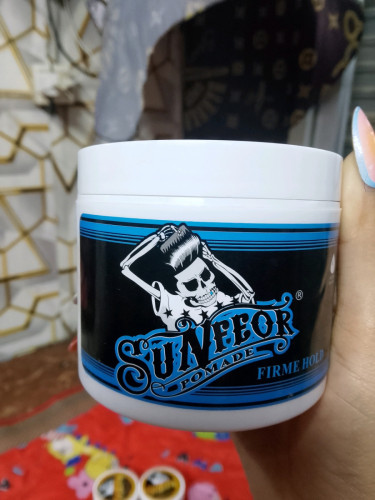 ជេលធ្វើម៉ូតសក់