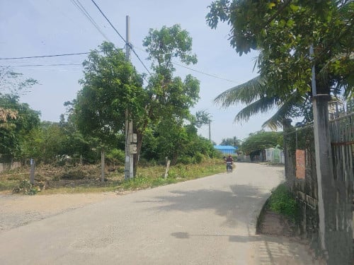 ដីកែងផ្លូវបេតុង​ ដីតម្លៃថោក