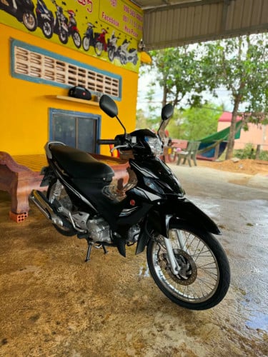 ម៉ូតូសានុំ ស្អាត